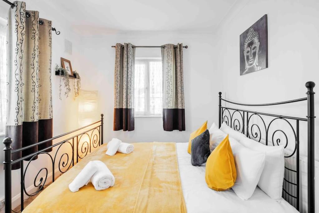 Duplex 3 Bedroom Flat Golders Apartament Londra