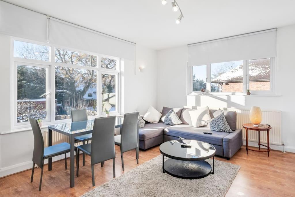 Duplex 3 Bedroom Flat Golders Apartament Londra