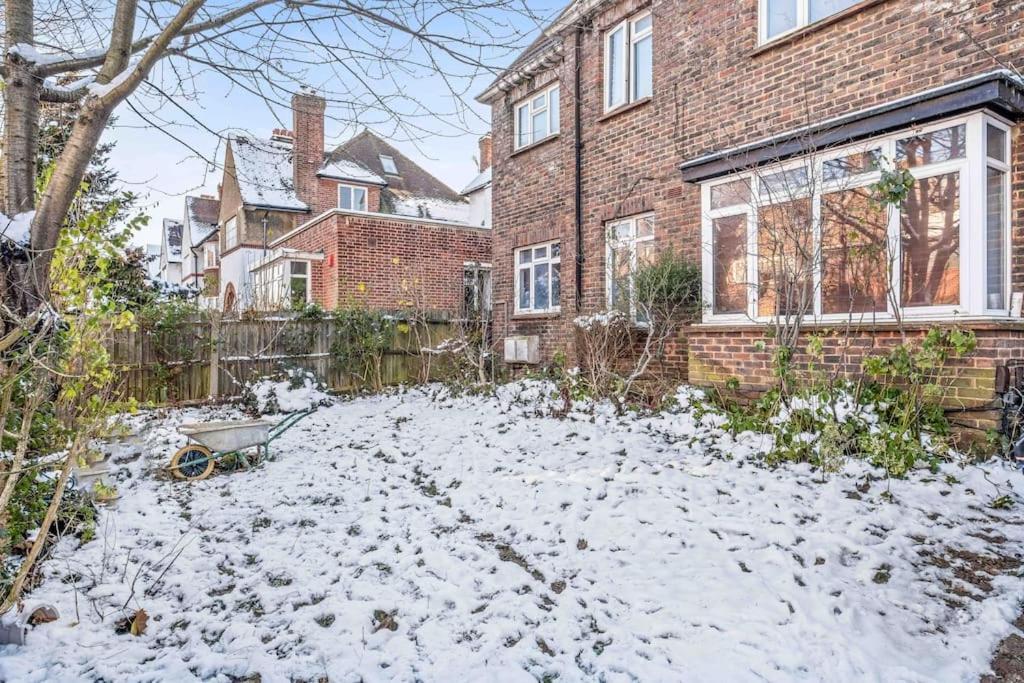 Duplex 3 Bedroom Flat Golders Apartament Londra